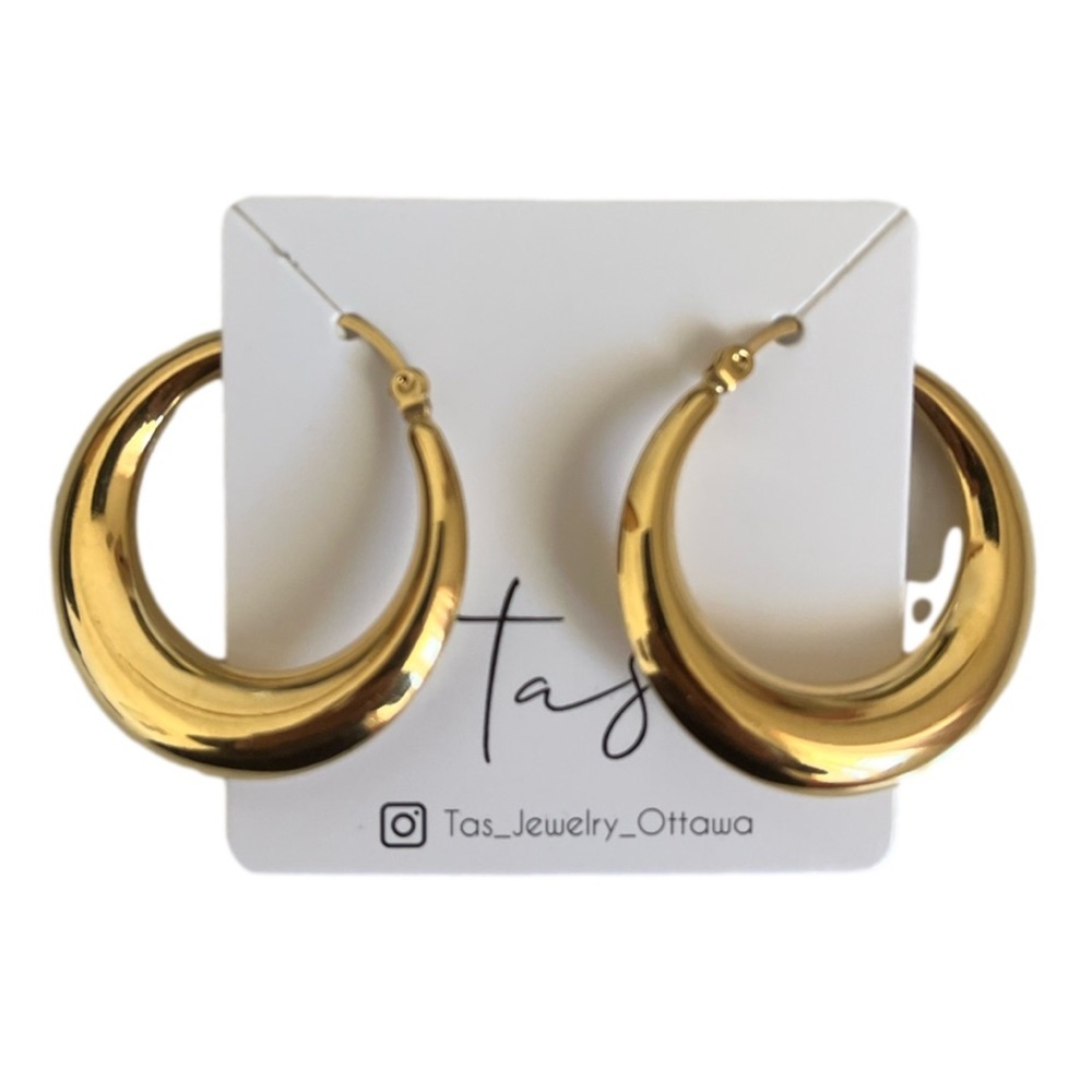 Gorgeous hoops 18k gold plated!